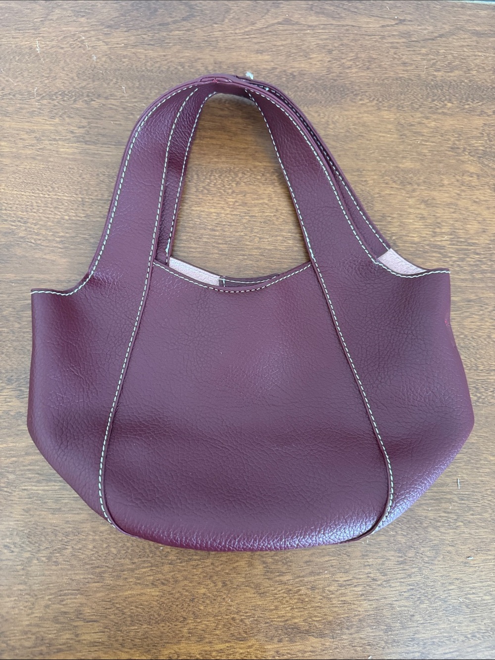 Classic Women's Tote Bag in Burgundy